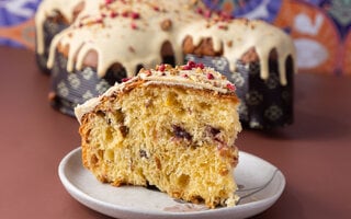 Colomba Pistache com Frutas Vermelhas e Chocolate Branco da Zulcare